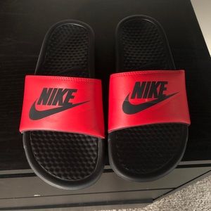 Nike slides ❤️ SIZE 5 youth